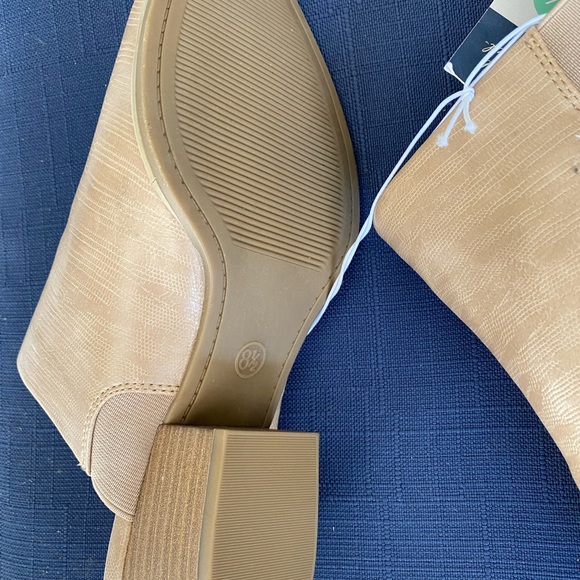 Universal Threads -Slides - Picture 2 of 4